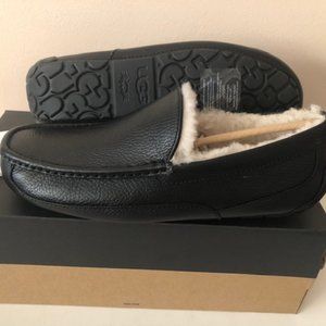 UGG Ascot Leather Black Slipper. Size: 11, 12, 13